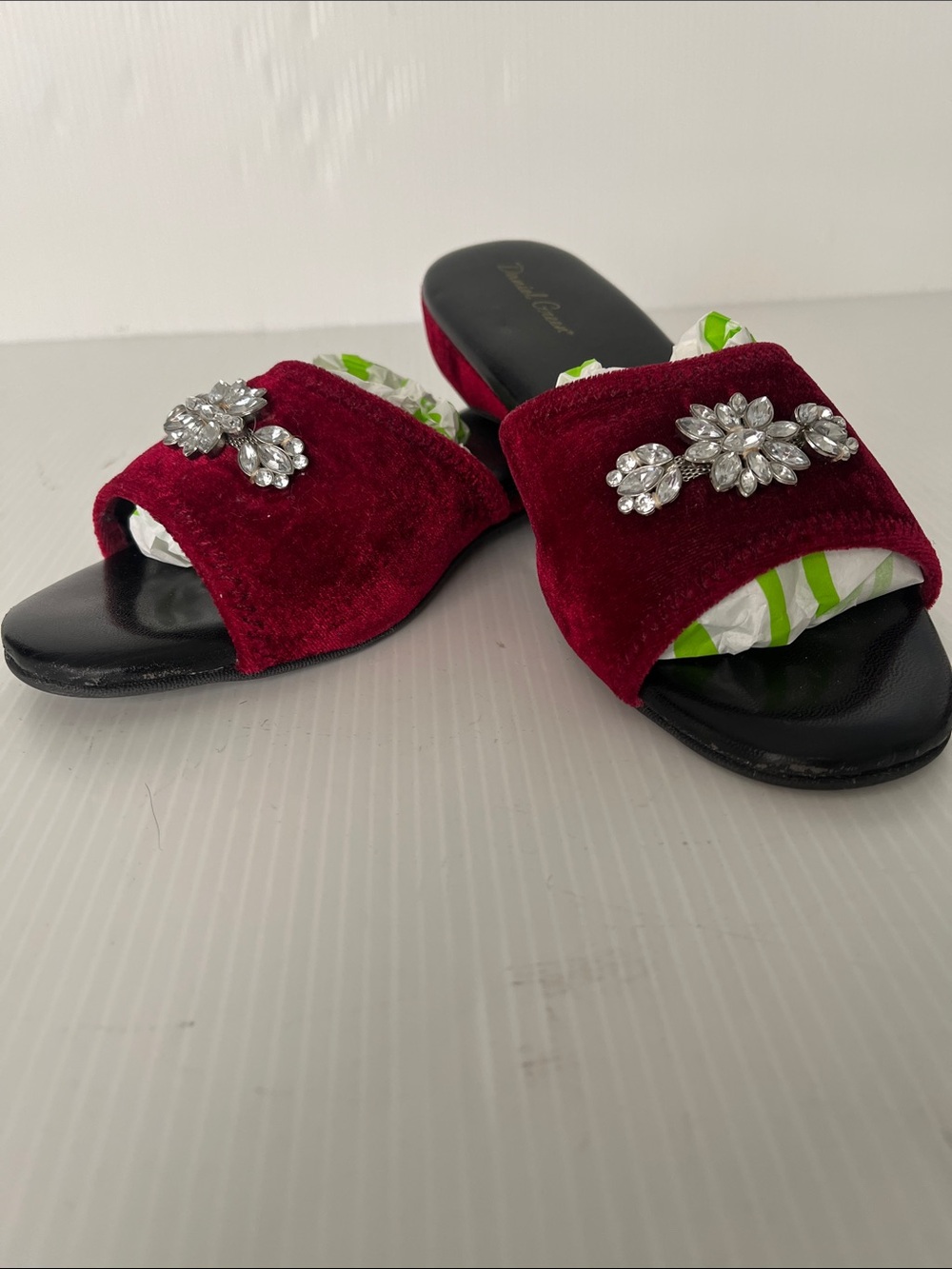 Daniel Green Velvet Slippers Size 7M